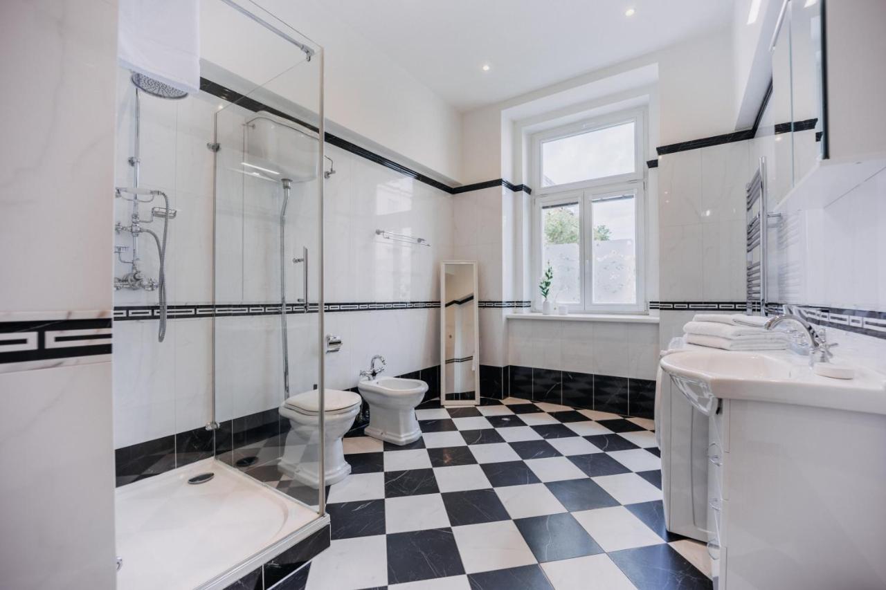 Designed 2bd- 65 M2 Next To Main Station Apartment