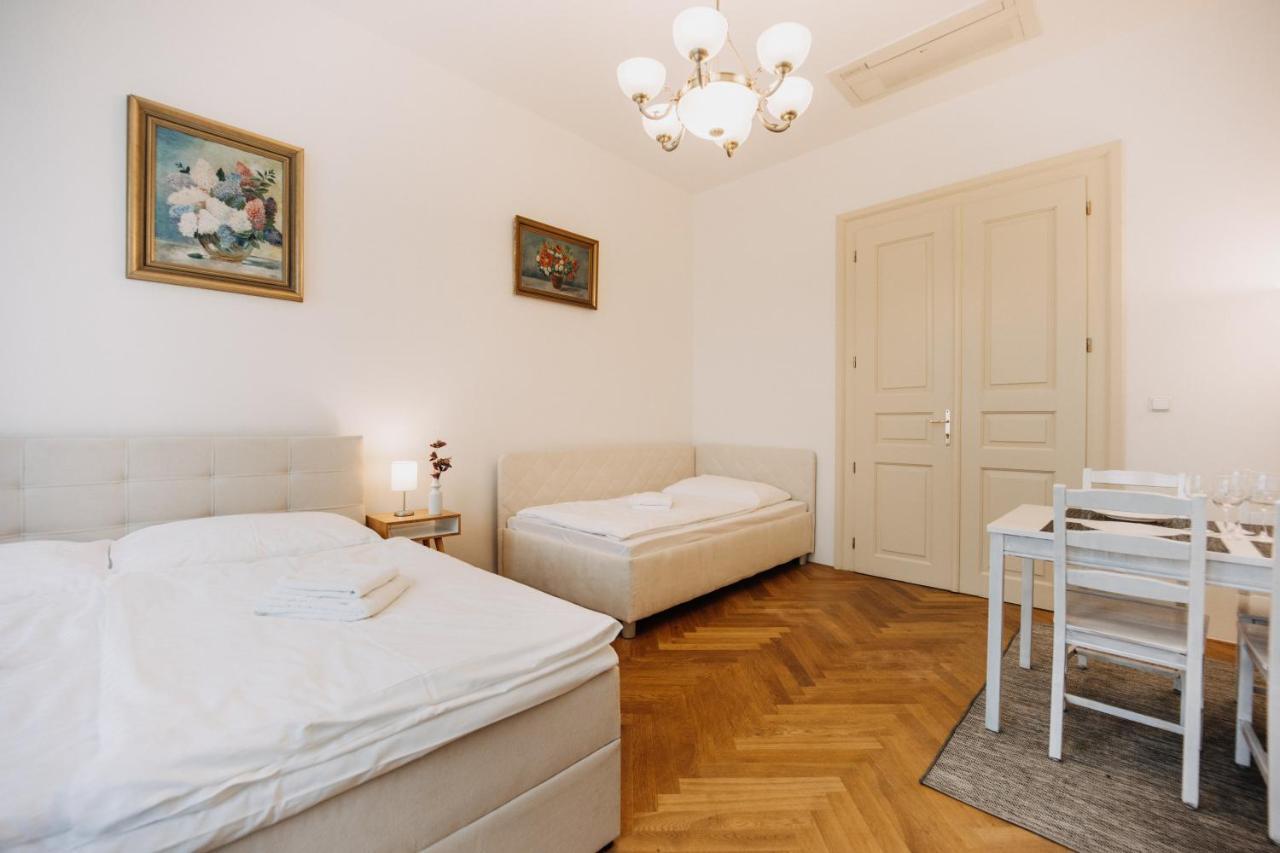 Designed 2bd- 65 M2 Next To Main Station * Prague