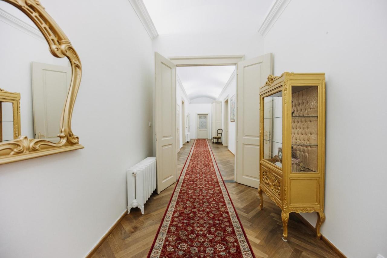 Designed 2bd- 65 M2 Next To Main Station Prague