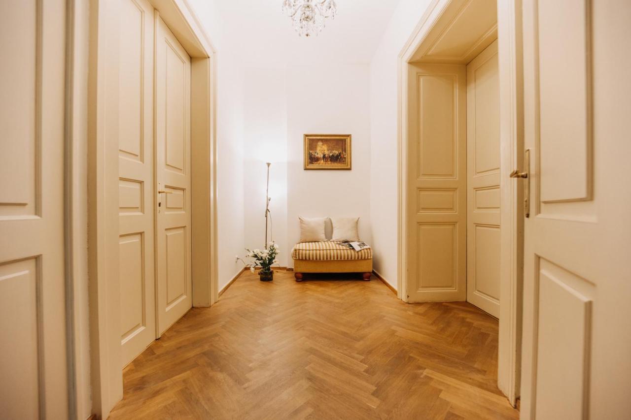 Designed 2bd- 65 M2 Next To Main Station