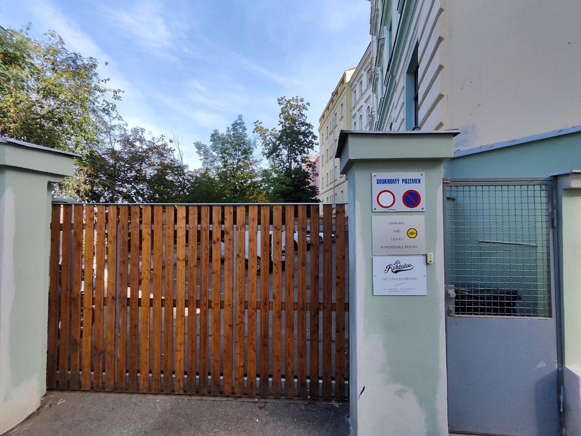 Designed 2bd- 65 M2 Next To Main Station Apartment